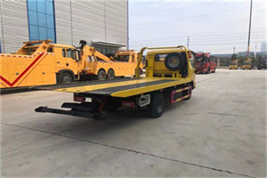 东阿非事故拖车